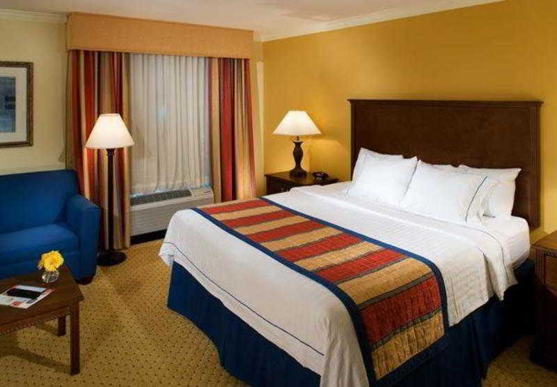 Towneplace Suites By Marriott San Antonio Airport Экстерьер фото